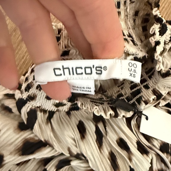 Chico's Pleated Smock Tie-neck Top. NWT. Size 00/xs - Picture 6 of 6